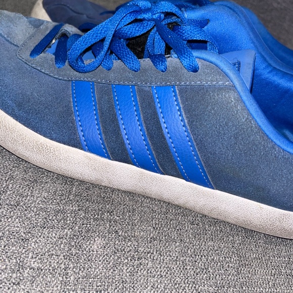 Adidas Blue on Blue Rubber Soul Classic 3-stripe Sneakers. Size 11 - Picture 2 of 6